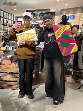 「アイテム（クッション/クッションカバー）」を使った、堀井圭さん（メンズ・172cm）の秋コーディネート