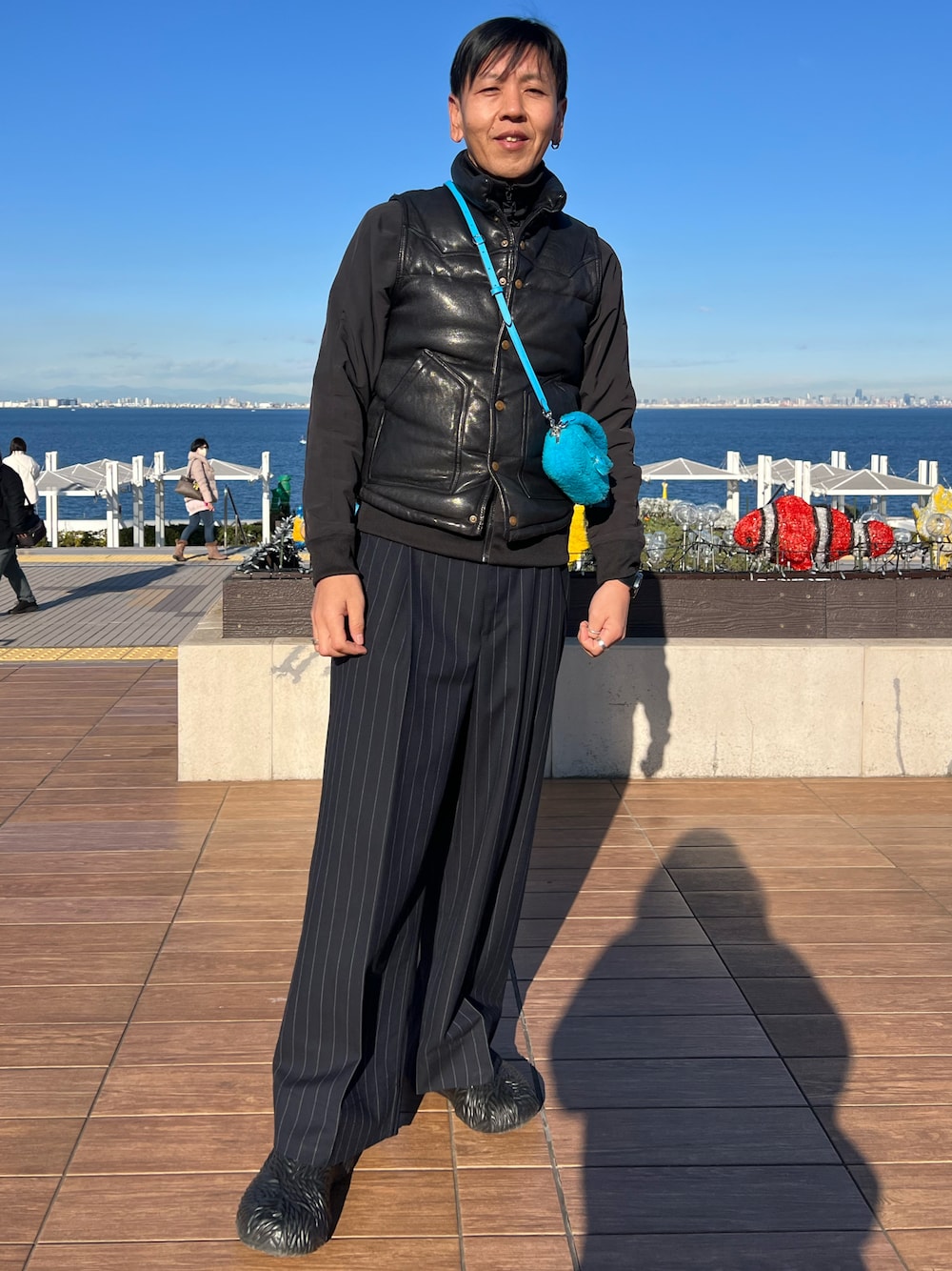 「オトナカジュアル、プチプラ、GU、40代ファッション、スラックス」｜「JACKROSEのラムレザーベスト（ダウンベスト、ブラック系）」を使った、tukanobuさん（メンズ・180cm）の冬コーディネートの1枚目の写真
