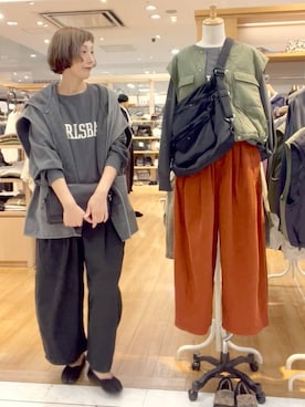 「studio CLIP（スタディオクリップ）のコーデュロイプリントパンツ[プチ・プラスサイズあり]（Pants、グレー系）」を使った、Rieさん（レディース・168cm）の秋コーディネート