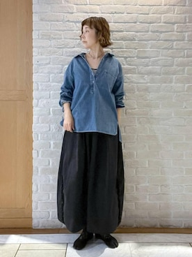 「studio CLIP（スタディオクリップ）のデニムスキッパーシャツ（Shirts、ブルー系）」を使った、Rieさん（レディース・168cm）の秋コーディネート