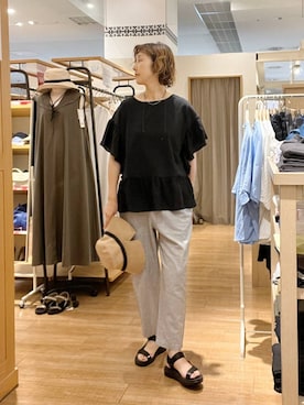 「studio CLIP（スタディオクリップ）の軽らくＷベルトサンダル（サンダル、ブラック系）」を使った、Rieさん（レディース・168cm）の夏コーディネート