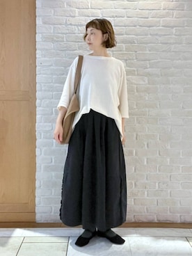 「アイテム（Tシャツ/カットソー、ベージュ系）」を使った、Rieさん（レディース・168cm）の秋コーディネート