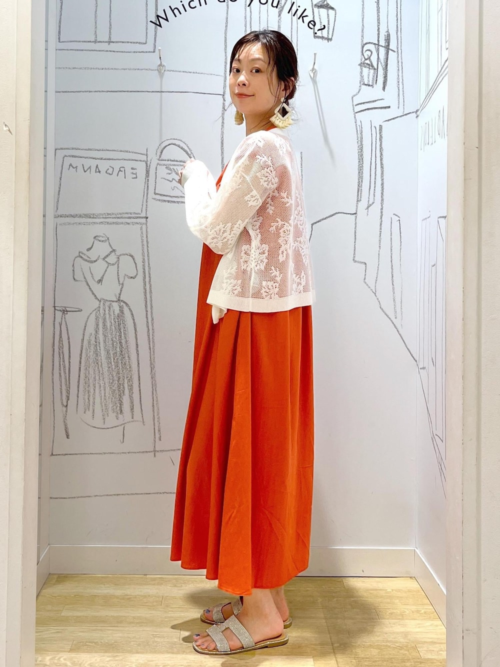 「初夏コーデ、夏コーデ、ヘルシーコーデ、ROPÉ PICNIC、ナチュラル、イエベ秋、敏感、高身長、トップス、カーディガン、ワンピース、バッグ、トートバッグ、GDE15120、GDK45010」｜「ROPE' PICNICのリラックススキッパーロングワンピース（ワンピース、オレンジ系）」を使った、タケさん（レディース・168cm）の夏コーディネートの1枚目の写真