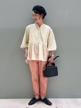 ともちんさんの「【みんなのリクエストパンツ】爽やかすっきりテーパードパンツ[プチ・プラス・トールサイズあり]」を使ったコーディネート