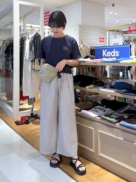 「studio CLIP（スタディオクリップ）の【Keds】コンパクトTシャツ（Tシャツ/カットソー、ブルー系）」を使った、rai2169さん（レディース・169cm）の夏コーディネート