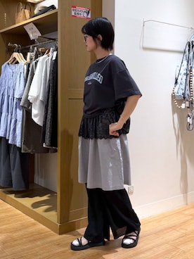 「studio CLIP（スタディオクリップ）のラウンドテールロゴTシャツ（Tシャツ/カットソー、グレー系）」を使った、rai2169さん（レディース・169cm）の夏コーディネート