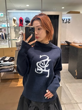「SLY（スライ）のLOGO JQ KNIT TOPS ロゴ ジャガード ニット トップス 秋服 冬服（ニット/セーター）」を使った、AYANEさん（レディース・155cm）の秋コーディネート