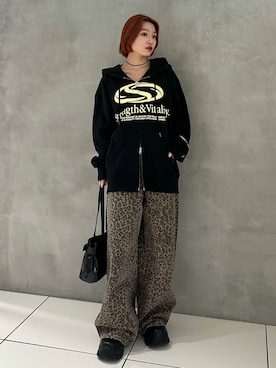 「アイテム（パーカー）」を使った、AYANEさん（レディース・155cm）の秋コーディネート