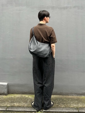 「russet（ラシット）のソフトレザーラウンドビッグショルダーバッグ(CE-1325)（ショルダーバッグ、ブラック系）」を使った、kodaさん（メンズ・173cm）の夏コーディネート