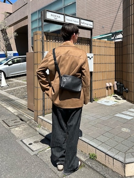 「russet（ラシット）のレザースクエアショルダーバッグ（ショルダーバッグ、ブラック系）」を使った、kodaさん（メンズ・173cm）の春コーディネート