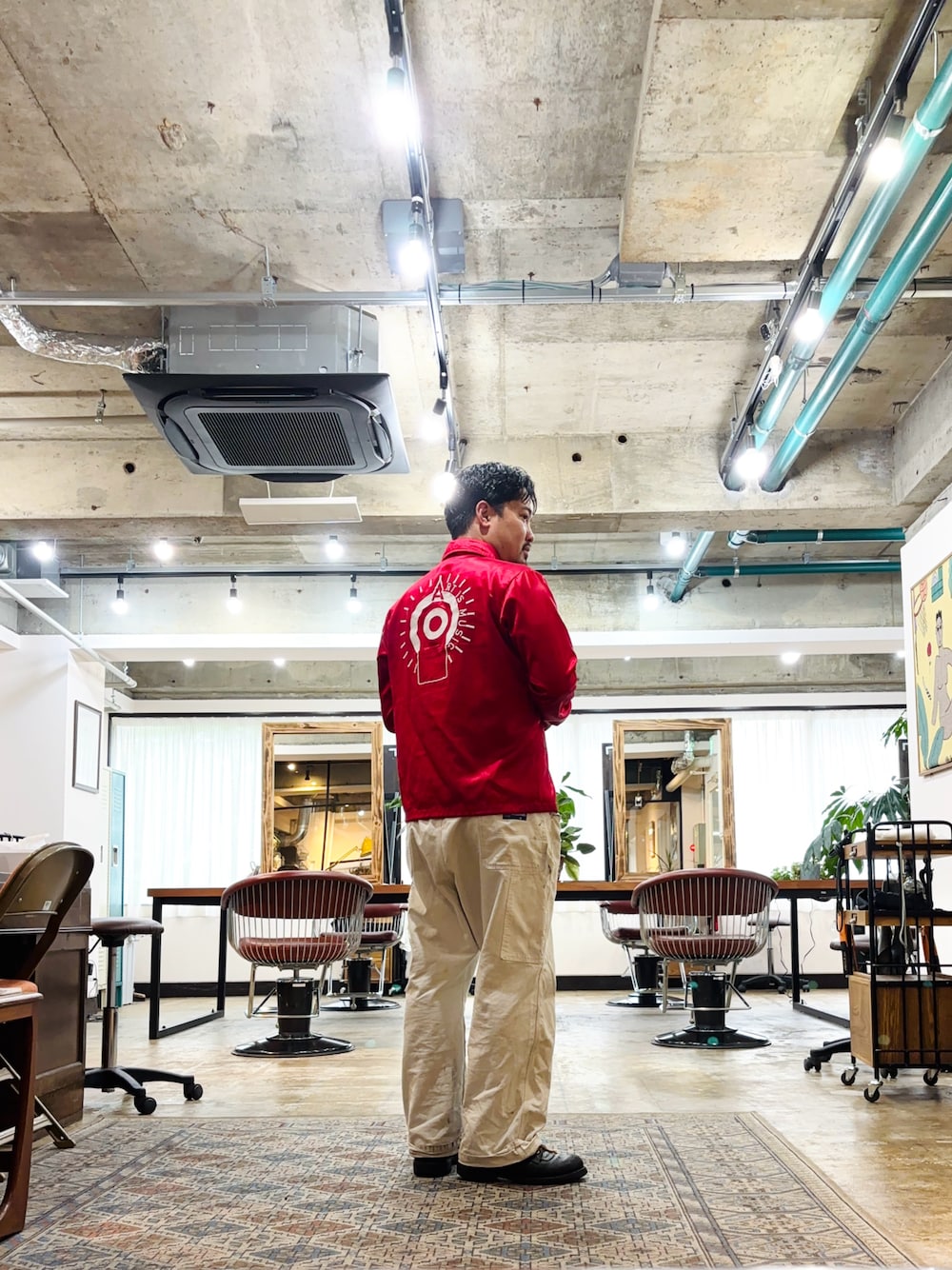 「古着、古着MIX、古着コーデ」｜「VINTAGEのアイテム（ジャケット/アウター、レッド系）」を使った、澤田恭平(美容師)さん（メンズ・176cm）の春コーディネートの1枚目の写真