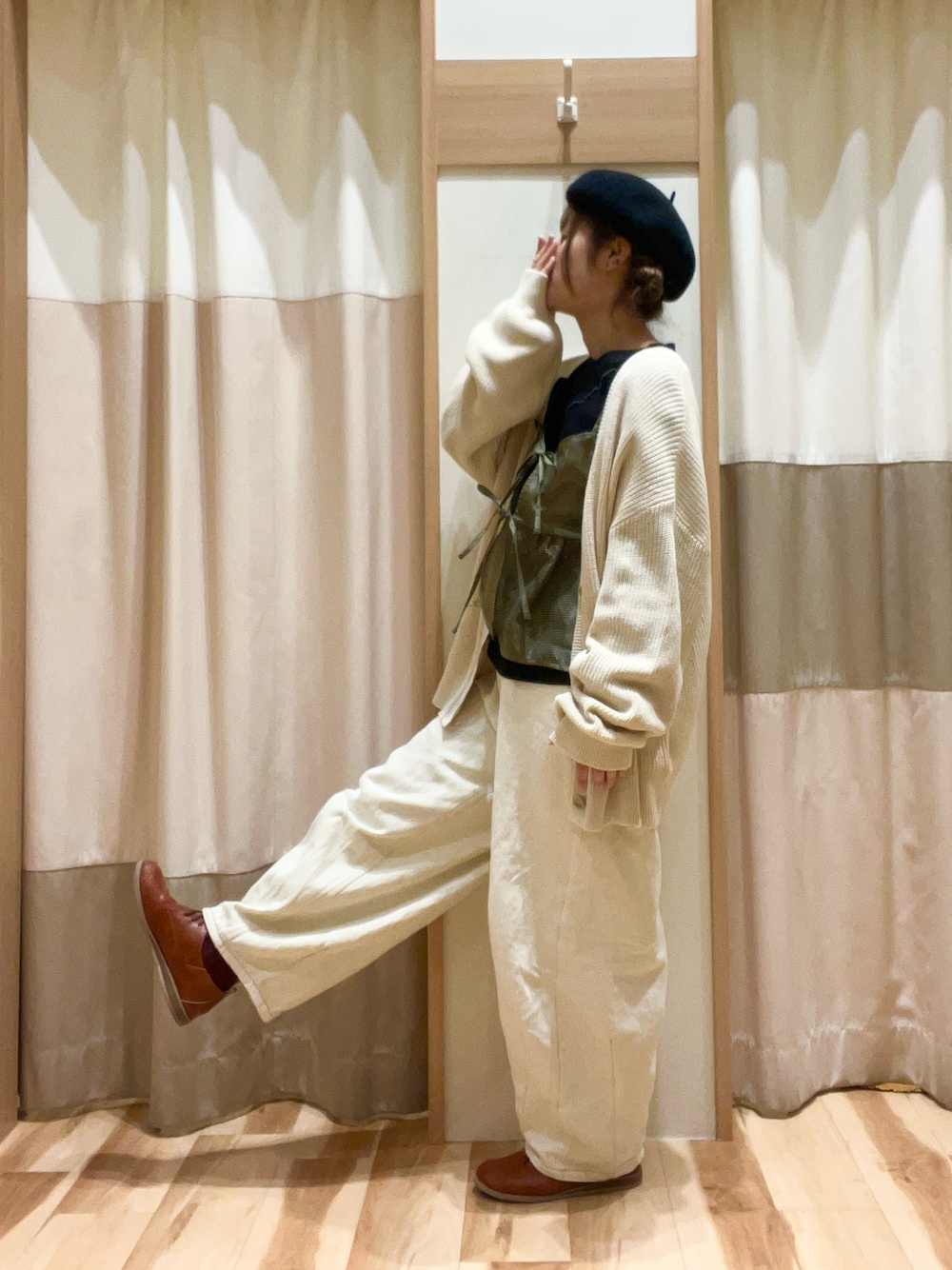 「シアートップス、オトナカジュアル、春服、オトナ女子、パンツコーデ、パンツスタイル、イオンモール浜松志都呂、サマンサ モスモス(Samansa Mos2)、SM2、ベレー帽推奨委員会、帽子かぶろう会、ビスチェコーデ、カーブデニム」｜「rpsのベレー帽（ハンチング/ベレー帽、ブラック系）」を使った、も  な  こさん（レディース・152cm）の春コーディネートの1枚目の写真
