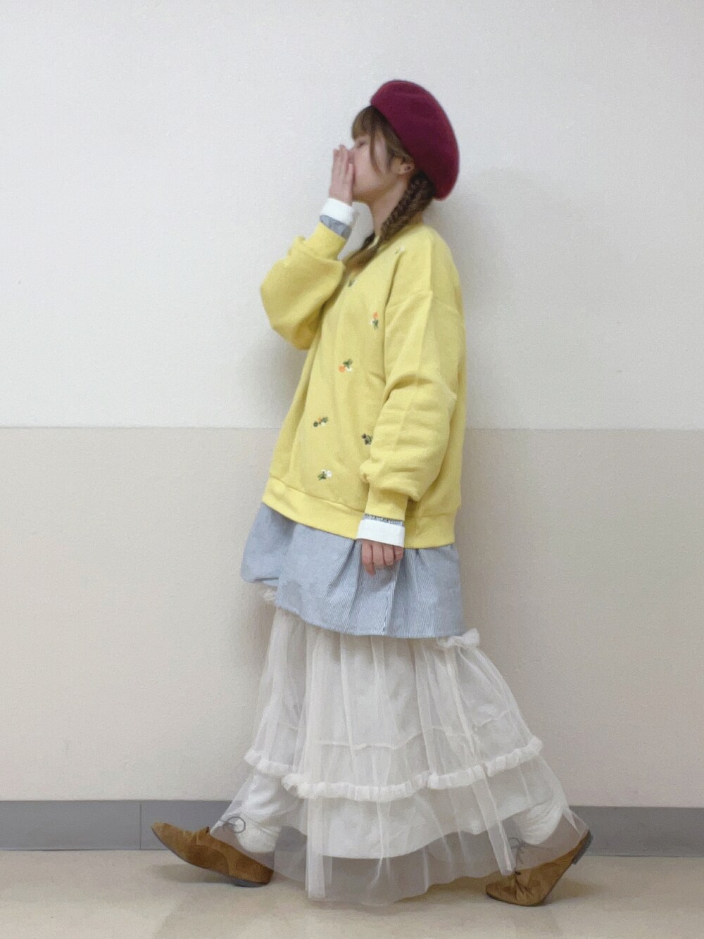 「春先取り、レディースファッション、スカートコーデ、シャツスタイル、刺繍、ベレー帽推奨委員会、帽子かぶろう会、サマンサ モスモス(Samansa Mos2)、イオンモール浜松志都呂、低身長コーデ、低身長女子」｜「Samansa Mos2のバスクベレー帽（ハット、レッド系）」を使った、も  な  こさん（レディース・152cm）の冬コーディネートの1枚目の写真