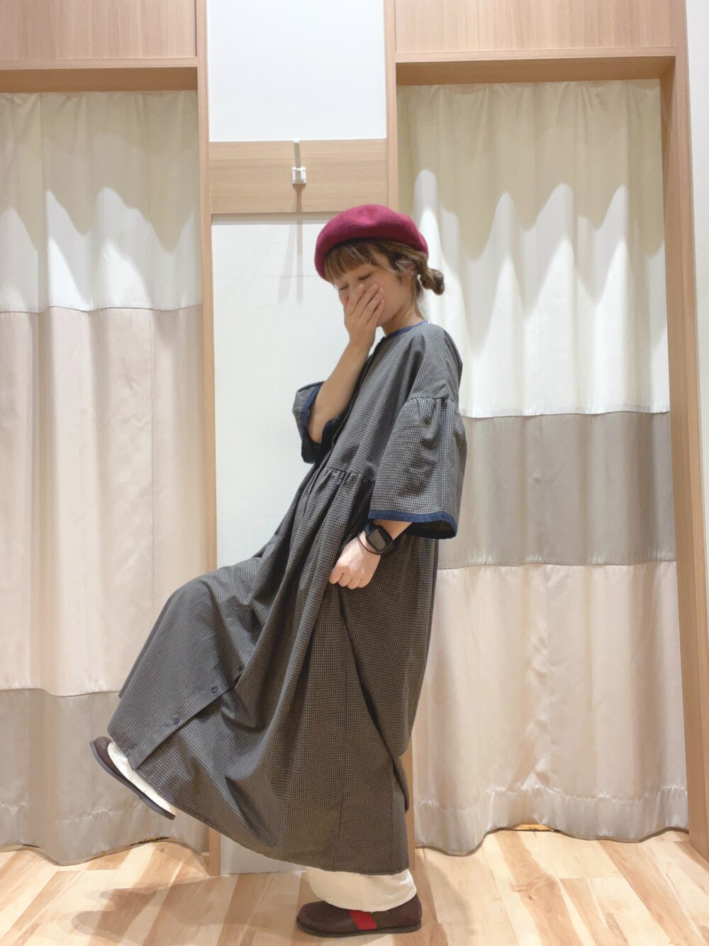 「秋服準備はじめました、お出かけコーデ、秋、楽チンコーデ、オトナ女子、SM2、ワンピース、重ね着、低身長コーデ、サマンサ モスモス(Samansa Mos2)、イオンモール浜松志都呂、ベレー帽推奨委員会」｜「Samansa Mos2の◎配色パイピング前後2WAYワンピース（ワンピース、ベージュ系）」を使った、も  な  こさん（レディース・152cm）の夏コーディネートの1枚目の写真