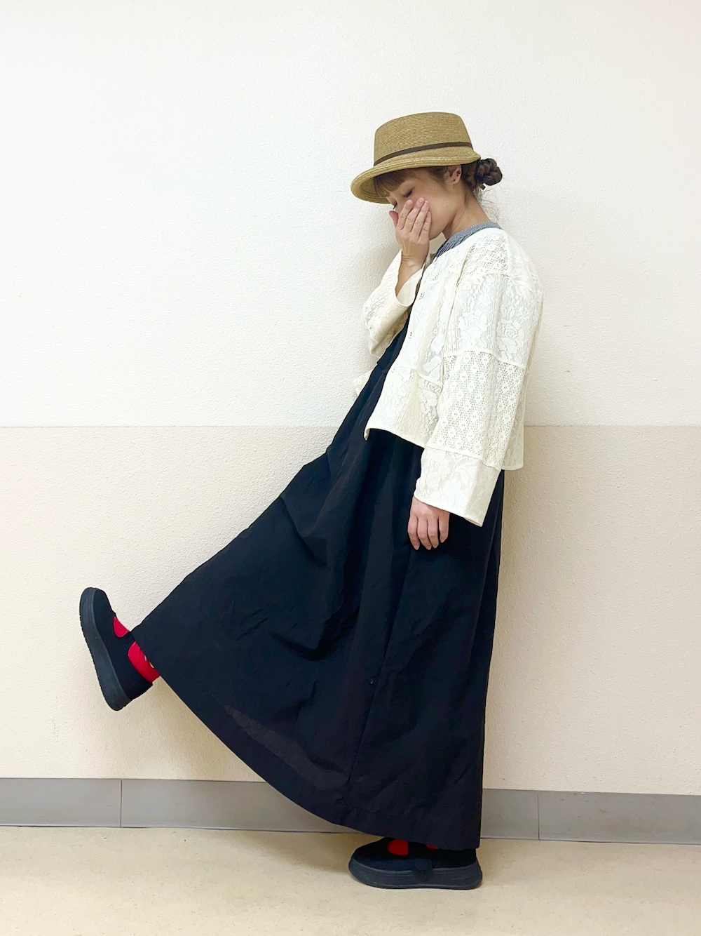 「やっぱり帽子が好き、麦わら帽子、帽子かぶろう会、スカート、ワンピーススタイル、レースジャケット、モノトーンコーデ、サマンサ モスモス(Samansa Mos2)、イオンモール浜松志都呂、夏服コーデ、レディースファッション、ワンピースコーデ、カジュアルガーリー、150cm台コーデ」｜「Samansa Mos2の【吸水速乾】ブレードハット（ハット、ベージュ系）」を使った、も  な  こさん（レディース・152cm）の春コーディネートの1枚目の写真