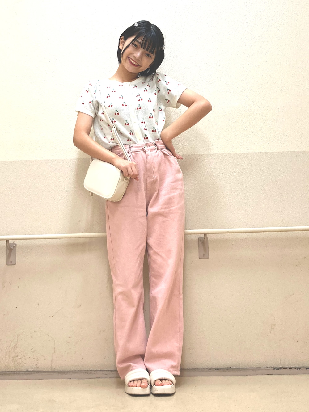 「レピピアルマリオ、休日スタイル、ガーリー、デニム」｜「Availのアイテム（トップス、ホワイト系）」を使った、nana20090325さん（レディース・157cm）の秋コーディネートの1枚目の写真