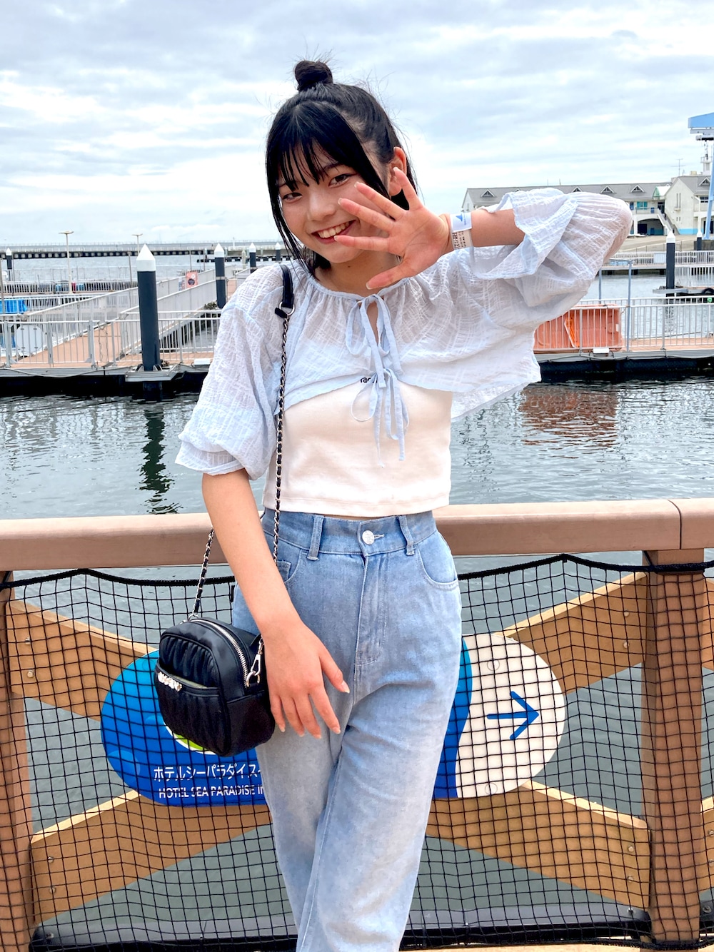 「レピピアルマリオ、デニムパンツ、セットアイテム、おでかけコーデ」｜「repipi armarioの【Kairaコラボ】レースキリカエフレアパンツ（デニムパンツ、ブルー系）」を使った、nana20090325さん（レディース・157cm）の夏コーディネートの1枚目の写真