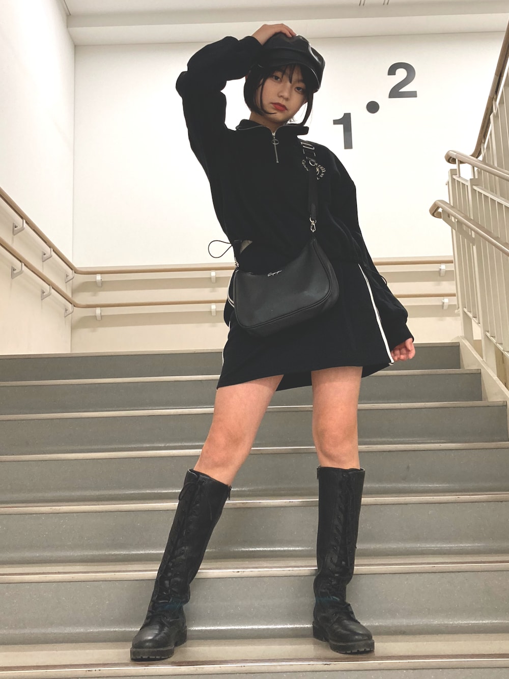 「レピピアルマリオ、ブラックコーデ、セットアップ、ロングブーツ」｜「repipi armarioのレースアップロングブーツ（ブーツ、ブラック系）」を使った、nana20090325さん（レディース・156cm）の冬コーディネートの1枚目の写真
