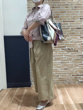 「アイテム（ビジネスシャツ）」を使った、BRICK HOUSE シャツ工房 橋本アリオ店さん（レディース・158cm）の秋コーディネート