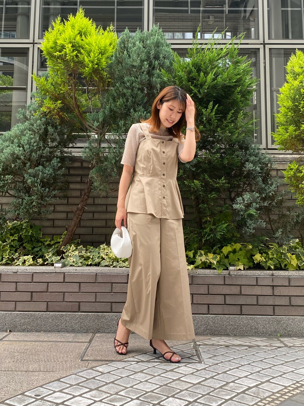 「夏コーデ、シンプルコーデ、夏服コーデ、休日スタイル、セットアップ、ビスチェ、ワントーンコーデ、お洒落さんとつながりたい、ワイドパンツ」｜「Te chichiのアイテム（その他トップス、ベージュ系）」を使った、YUNAさん（レディース・165cm）の夏コーディネートの1枚目の写真