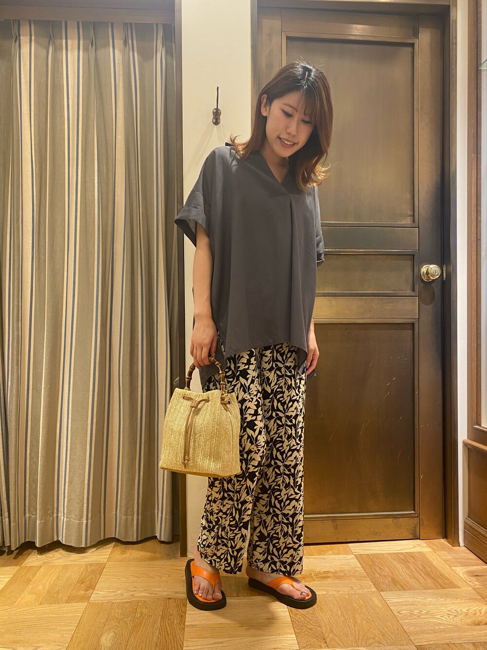 「夏コーデ、大人カジュアル、カジュアル、おしゃれさんと繋がりたい、夏、ブラック、サンダルコーデ、高身長コーデ、いいね、save、フォローお願いします🤑、シャツスタイル、ゆるコーデ」｜「Lugnoncureのポリ麻スキッパーシャツ（シャツ/ブラウス、グレー系）」を使った、YUNAさん（レディース・165cm）の春コーディネートの1枚目の写真