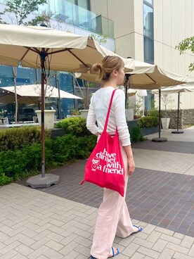 「SHENERY（シーナリー）のペインターデニムパンツ（デニムパンツ、ピンク系）」を使った、ONISHI_165cmさん（レディース・165cm）の夏コーディネート