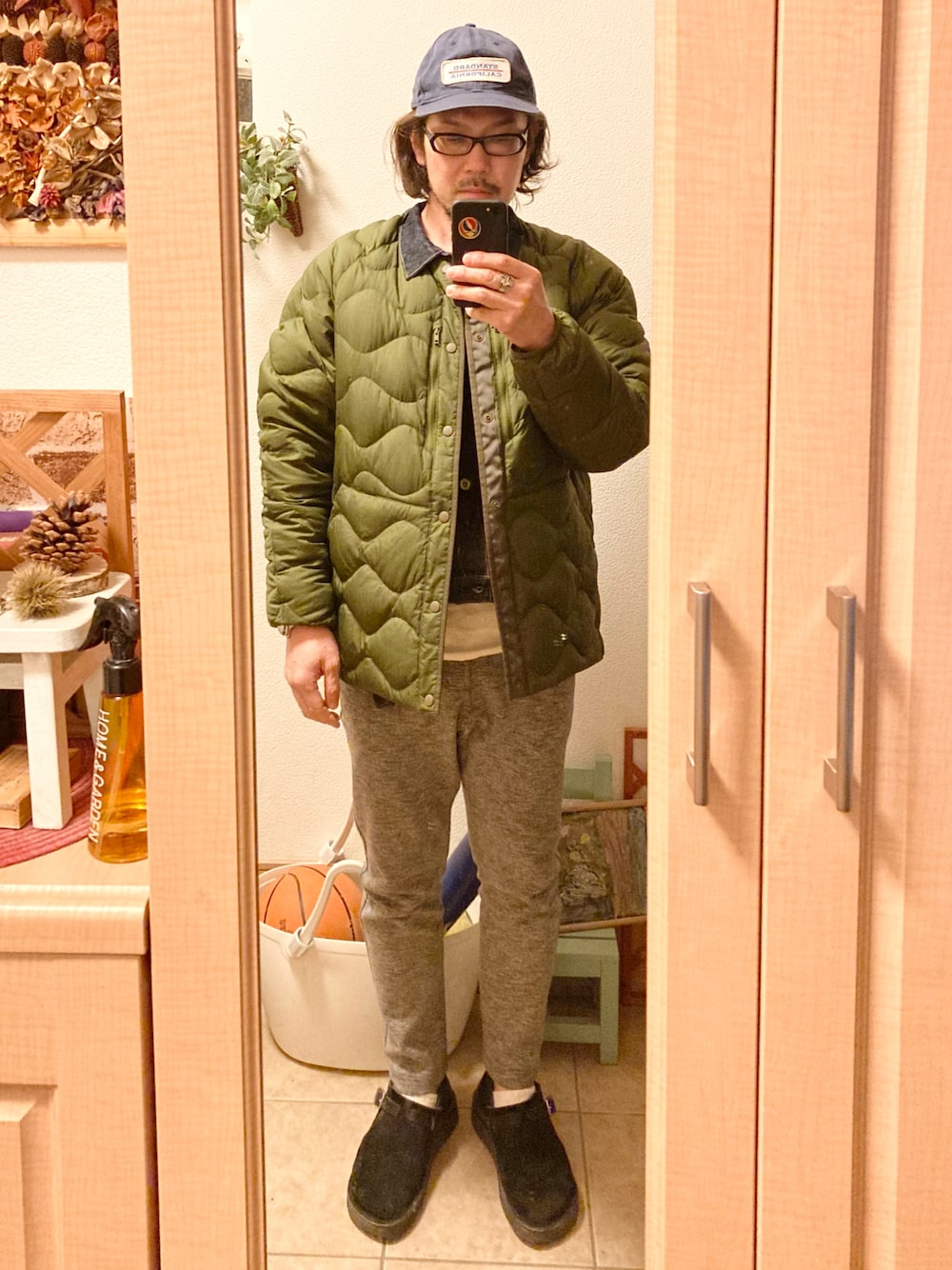 「休日スタイル、古着、アメカジ、vintage、キャップ、キルティングジャケット、デニムジャケット、グラミチ、レザーシューズ、カットソー、めがね、ユニクロ、スタカリ、LEVIS VINTAGE CLOTHING、ジプシーアンドサンズ」｜「STANDARD CALIFORNIAのアイテム（キャップ、ブルー系）」を使った、tomolexさん（メンズ・172cm）の冬コーディネートの1枚目の写真
