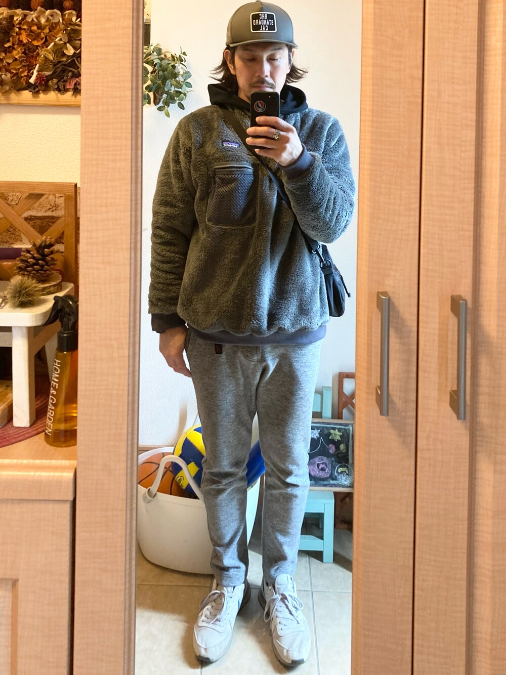 「春アウター、フリース、パーカー、グラミチ、キャップ、スニーカー、スタカリ、ロンハーマン、パタゴニア、ラッセル、ナイキ、グレゴリー、アメカジ、vintage、古着」｜「STANDARD CALIFORNIAのアイテム（キャップ、グリーン系）」を使った、tomolexさん（メンズ・172cm）の春コーディネートの1枚目の写真