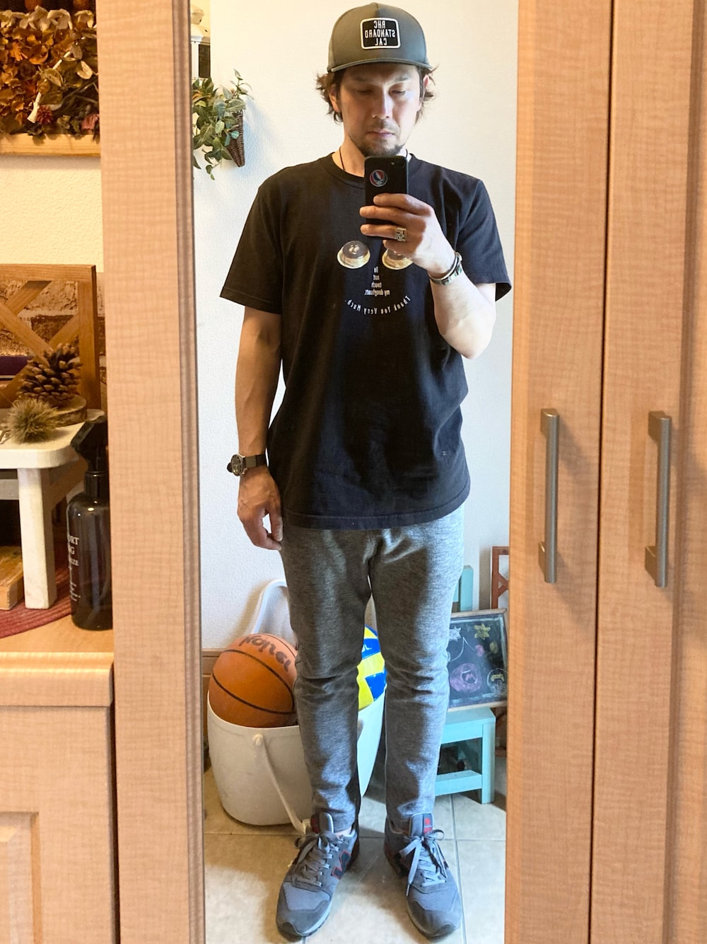 「オトナカジュアル、夏コーデ、Tシャツ、キャップ、グラミチ、ユニクロ、スタカリ、ニューバランス、スニーカー、エルジン、アメカジ、vintage、古着、休日スタイル、90’s」｜「STANDARD CALIFORNIAのアイテム（キャップ、グリーン系）」を使った、tomolexさん（メンズ・172cm）の春コーディネートの1枚目の写真