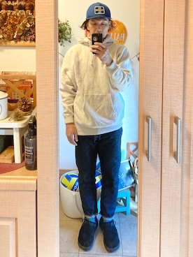 「アイテム（バングル/リストバンド、グリーン系）」を使った、tomolexさん（メンズ・172cm）の秋コーディネート