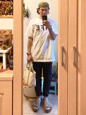 「アイテム（バングル/リストバンド、グリーン系）」を使った、tomolexさん（メンズ・172cm）の夏コーディネート