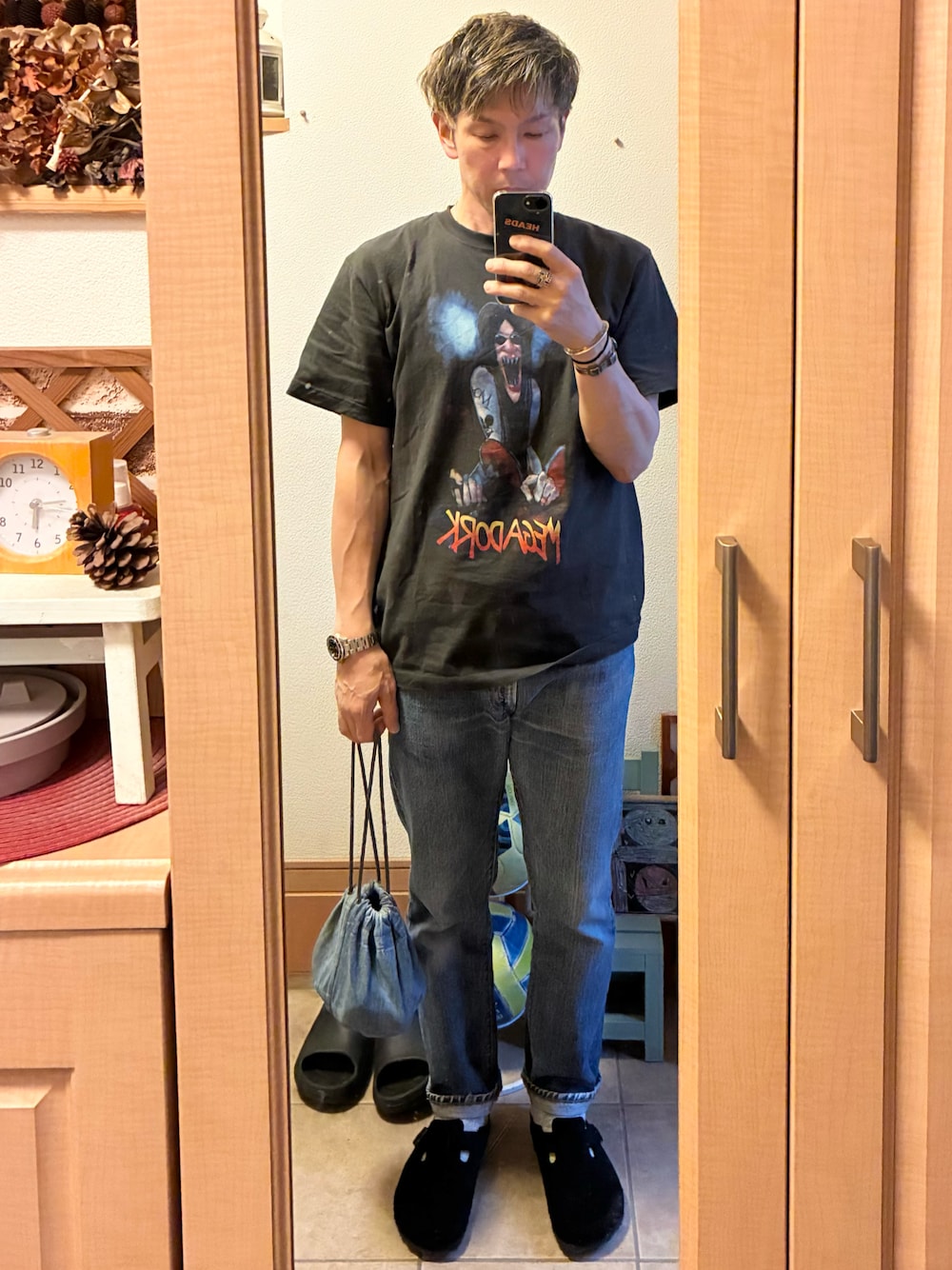 「movie、トイストーリー、デニム、505、アメカジ、vintage、古着、サンダル、ビルケンシュトック、BEAMS、ボストン、巾着バッグ、オトナカジュアル、休日スタイル、春夏コーデ」｜「VINTAGEのLevi's 505 後期（デニムパンツ、ブルー系）」を使った、tomolexさん（メンズ・172cm）の春コーディネートの1枚目の写真