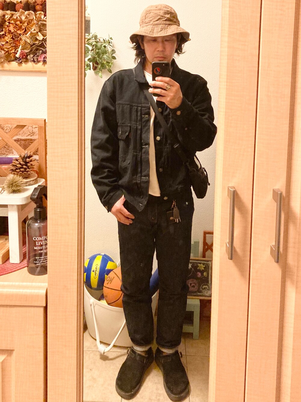 「春、ハット、デニムジャケット、デニム、カットソー、レザーシューズ、ナイジェルケーボン、LEVIS VINTAGE CLOTHING、デニムヘッズ、クビキレザー、グレゴリー、vintage、アメカジ、古着、休日スタイル」｜「Nigel Cabournのアイテム（ハット、ブラウン系）」を使った、tomolexさん（メンズ・172cm）の春コーディネートの1枚目の写真