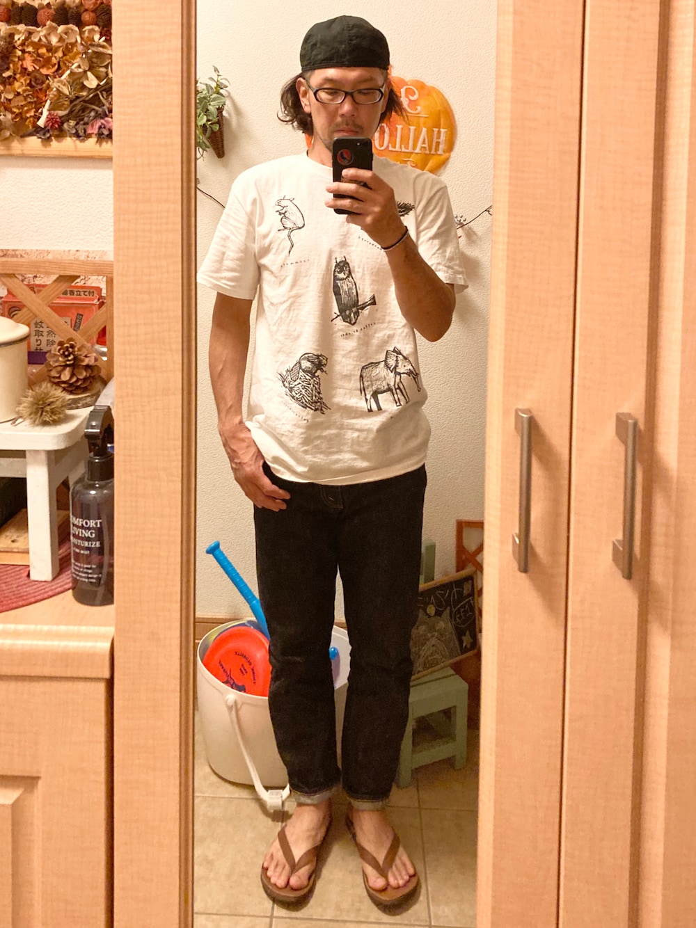 「大人カジュアル、古着、アメカジ、vintage、Tシャツ、デニム、サンダル、めがね、メカニックキャップ、スティーブンソンオーバーオール、デニムヘッズ、ブラウンズ、アニマル柄」｜「STEVENSON OVERALL CO.のSOC mechanic cap（キャップ、ブラック系）」を使った、tomolexさん（メンズ・172cm）の秋コーディネートの1枚目の写真