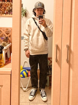 「チャックテイラー」｜「アイテム（アナログ腕時計）」を使った、tomolexさん（メンズ・172cm）の冬コーディネート