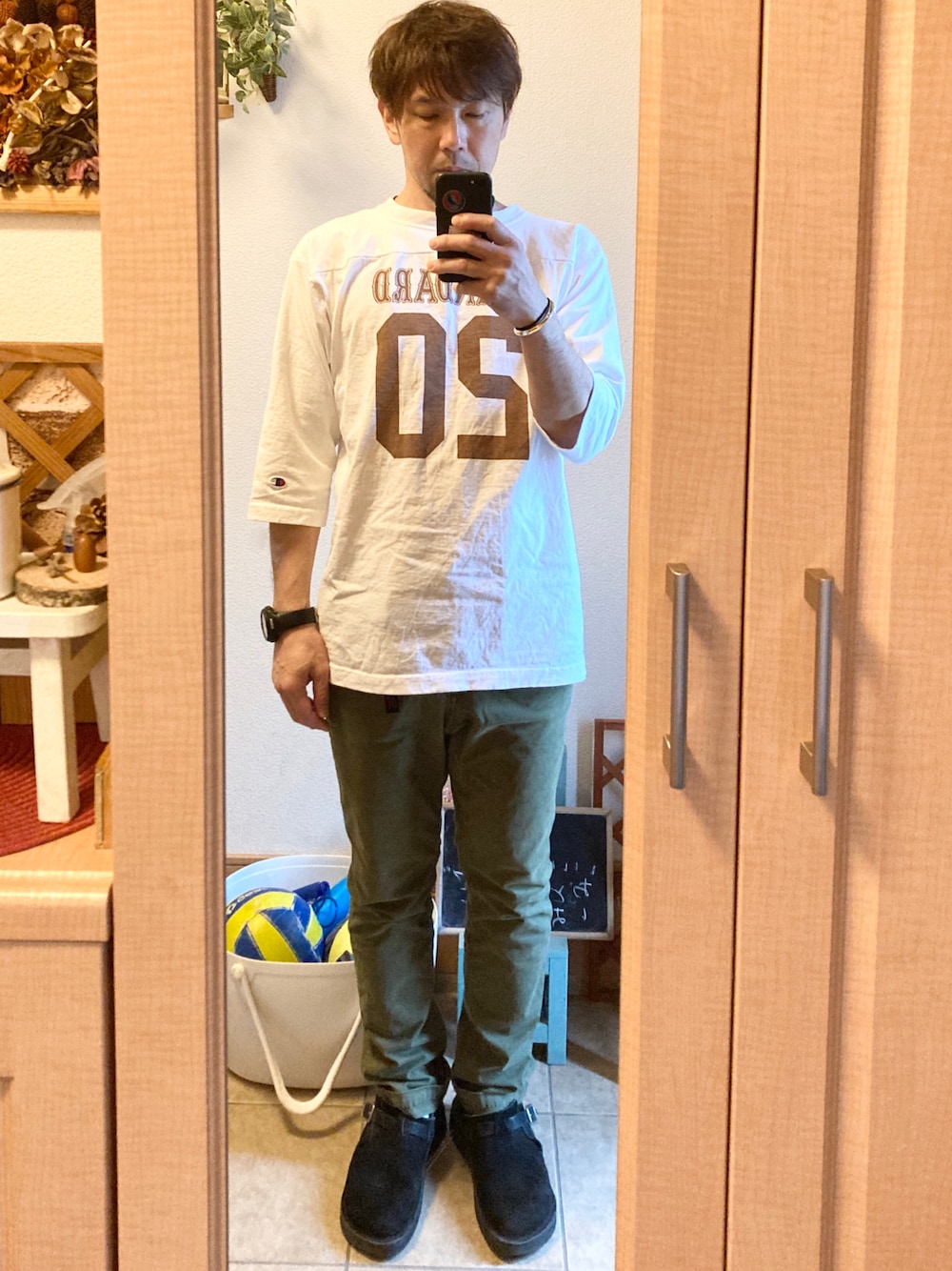 「休日スタイル、フットボールTシャツ、スタカリ、Champion、グラミチ、NNパンツ、レザーシューズ、アメカジ、vintage、古着、オトナカジュアル」｜「STANDARD CALIFORNIAのStandard California × champion 20th anniversary footballT（Tシャツ/カットソー、ホワイト系）」を使った、tomolexさん（メンズ・172cm）の春コーディネートの1枚目の写真