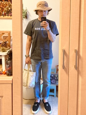 「アイテム（バングル/リストバンド、グリーン系）」を使った、tomolexさん（メンズ・172cm）の夏コーディネート