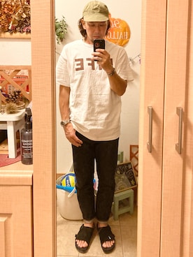 「アイテム（バングル/リストバンド、グリーン系）」を使った、tomolexさん（メンズ・172cm）の秋コーディネート