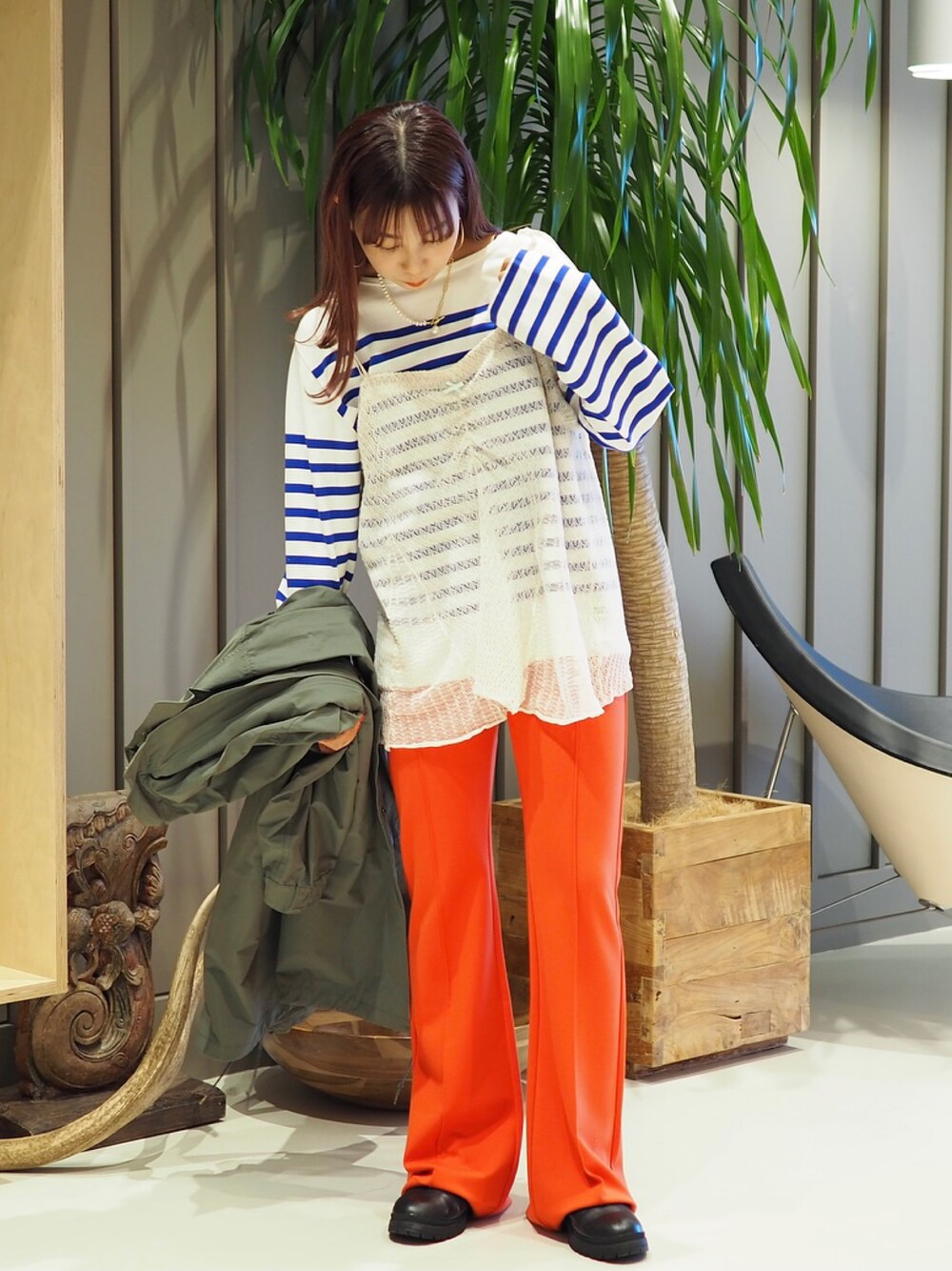 「モッズコート、グリーン、カラーパンツ、BEAMS、レイヤードスタイル、きれいめカジュアル、おしゃれさんと繋がりたい、ボリューム袖、B:MING by BEAMS、私の推しブランド」｜「BEAMS BOYのBEAMS BOY / ナバルボーダー ビッグ ボートネック カットソー（Tシャツ/カットソー、ブルー系）」を使った、k a m e 𓅮さん（レディース・158cm）の冬コーディネートの1枚目の写真