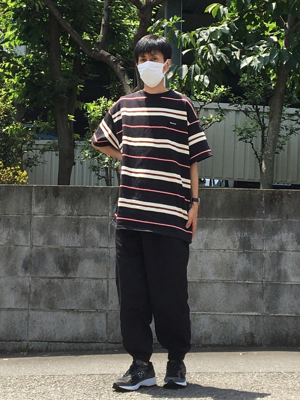 「New Balance、ニューバランス、2002R、新規購入、ノーティカ、nautica、ボーダー、ユニクロ、UNIQLO、UNIQLO U」｜「NAUTICAのNAUTICA/ノーティカ Multi Border S/S Tee/マルチボーダーSS T（Tシャツ/カットソー、ブラック系）」を使った、shinyaさん（メンズ・172cm）の夏コーディネートの1枚目の写真