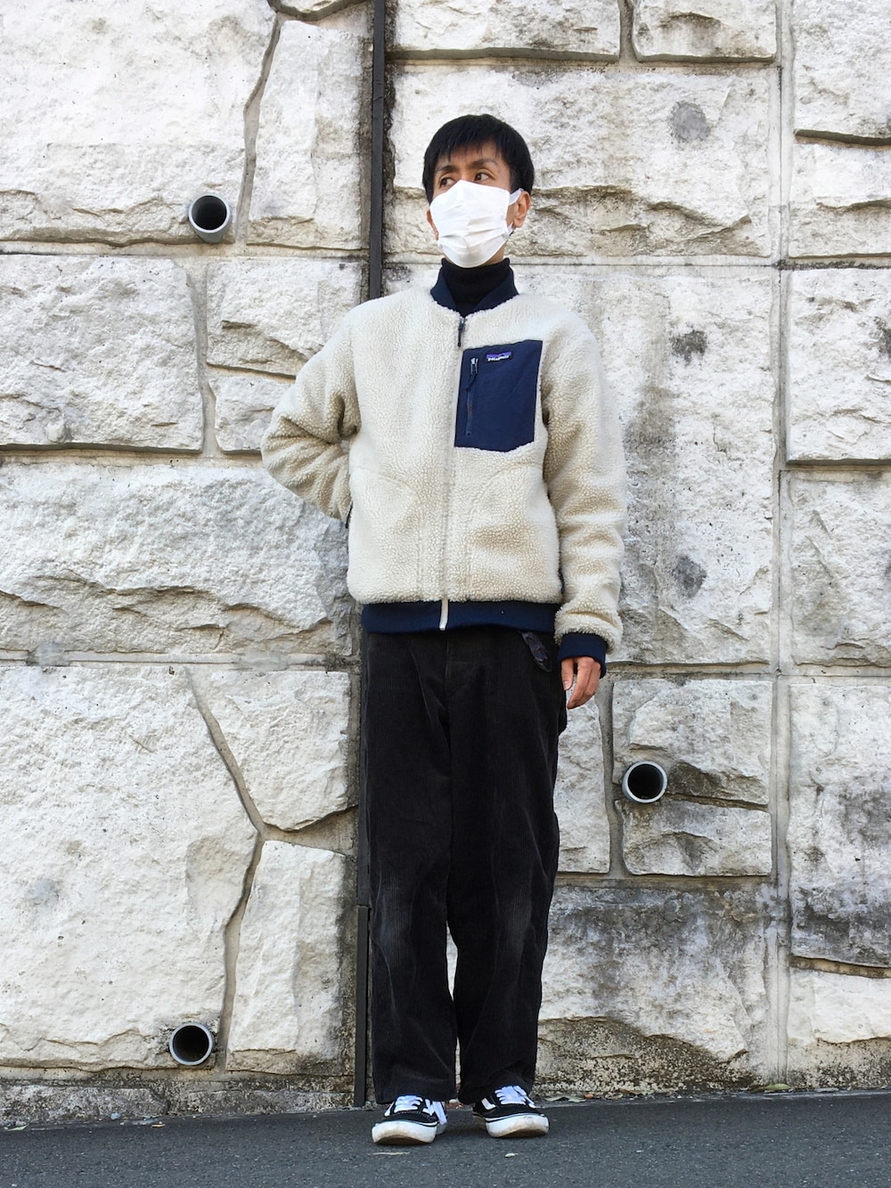 「patagonia、パタゴニア、retro X、レトロX、ユニクロ、ユニクロユー、UNIQLO、UNIQLO U、バンズ、VANS、バンズオールドスクール、オールドスクール、oldskool、ゆったりコーデ、コーデュロイ」｜「patagoniaのフリース ジャケット / Men's Retro-X Fleece Bomber Jacket（その他アウター、ホワイト系）」を使った、shinyaさん（メンズ・172cm）の冬コーディネートの1枚目の写真