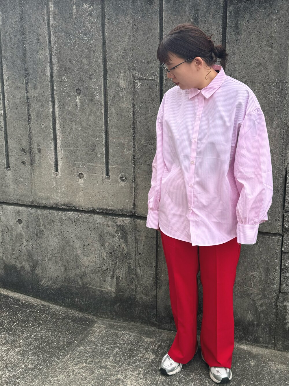 「オトナカジュアル、大人可愛い、春夏コーデ」｜「GOGOSINGのアイテム（スラックス、レッド系）」を使った、Ｔ.さん（レディース・156cm）の春コーディネートの1枚目の写真
