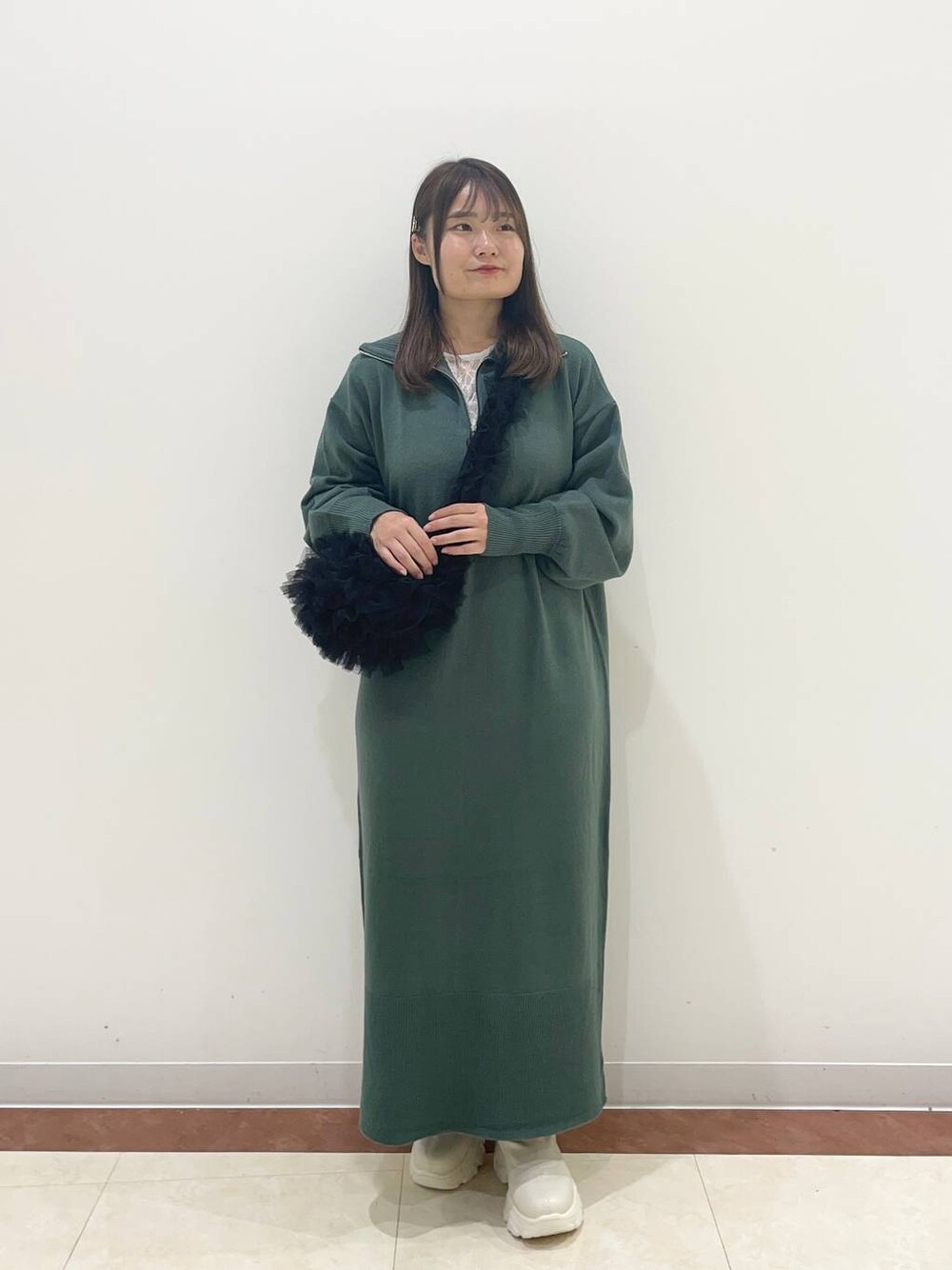 「秋冬新作、ニット、ゆったり」｜「LOWRYS FARMのストレッチスニーカーブーツ　133385（ブーツ、ホワイト系）」を使った、hono0427さん（レディース・151cm）の秋コーディネートの1枚目の写真