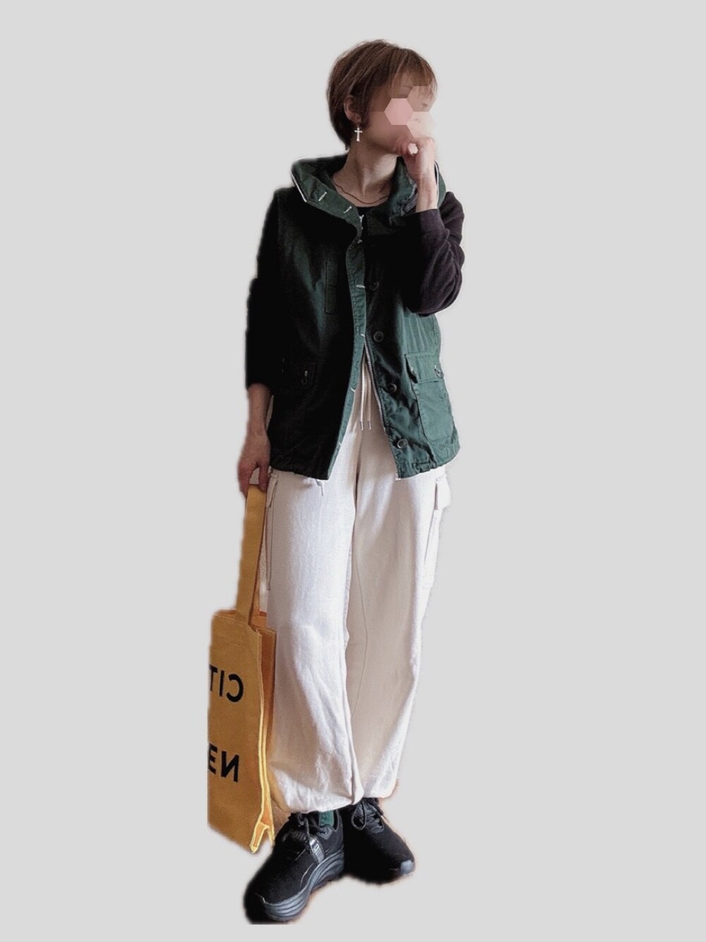 「グリーンレーベル リラクシング、プーマ、ベスト、パーカー、スウェットパンツ、ユニクロコーデ、厚底スニーカー、シテン、トートバッグ、カーゴパンツ、カジュアルコーデ、カジュアルストリート、ストリートコーデ、着回しコーデ、ゆるコーデ」｜「PUMAのPUMA プーマ W PROWL 680 SHINY プラウル 680 シャイニー 310461 ABC-MART限定 *02BLK/BLK（スニーカー、ブラック系）」を使った、Moonさん（レディース・156cm）の春コーディネートの1枚目の写真