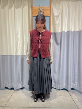 「ニットベスト」｜「アイテム（スカート、グレー系）」を使った、あかしさん（レディース・152cm）の秋コーディネート