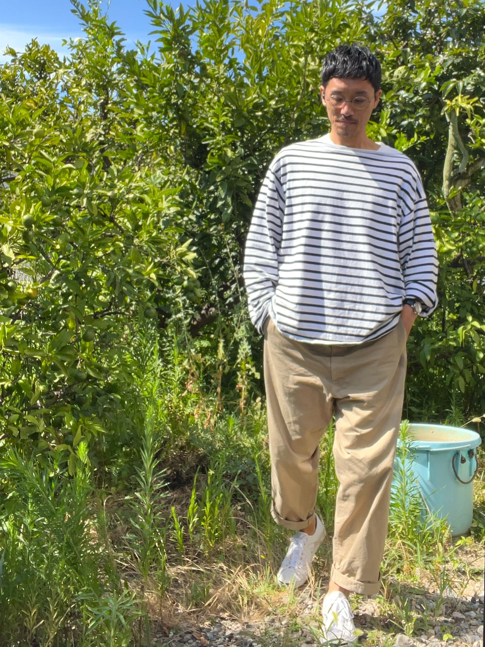 「jack purcell、Chuck Taylor、CT70s、チノパン、ボーダー、バスクシャツ、メガネ男子、おじさん、シンプル」｜「金子眼鏡のアイテム（メガネ、シルバー系）」を使った、ys3859さん（メンズ・176cm）の夏コーディネートの1枚目の写真