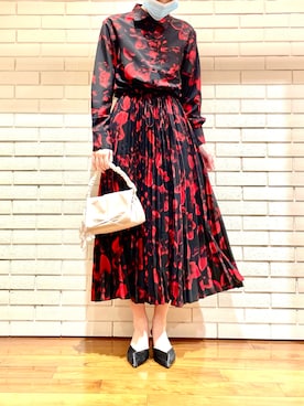 「アイテム（ボディバッグ/ウエストポーチ）」を使った、Desigual 西宮阪急 STAFFさん（レディース・167cm）の秋コーディネート