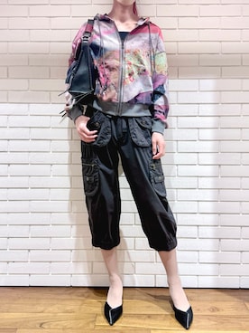 「Desigual（デシグアル）のチャーム ハート  レザー調 ショルダーバッグ（ショルダーバッグ、ブラック系）」を使った、Desigual 西宮阪急 STAFFさん（レディース・170cm）の夏コーディネート