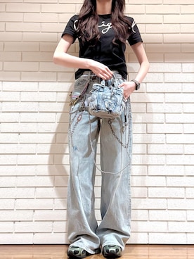 「Desigual（デシグアル）のDesigualロゴプリントベーシックT 白 黒（Tシャツ/カットソー、ブラック系）」を使った、Desigual 西宮阪急 STAFFさん（レディース・170cm）の春コーディネート