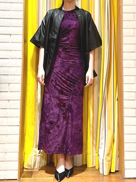 「アイテム（ポンチョ）」を使った、Desigual 西宮阪急 STAFFさん（レディース・167cm）の秋コーディネート